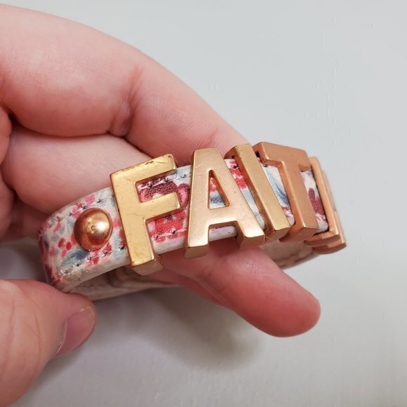 BCBGeneration Bracelet Faith Cuff Floral Rose Gold - Picture 5 of 10